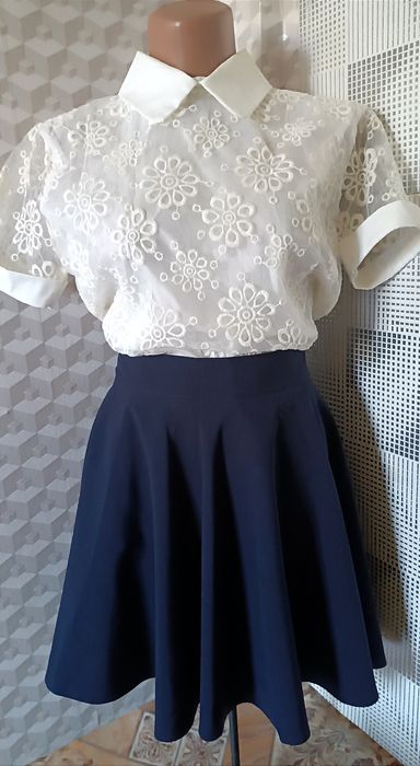 Красивая темно синяя юбка