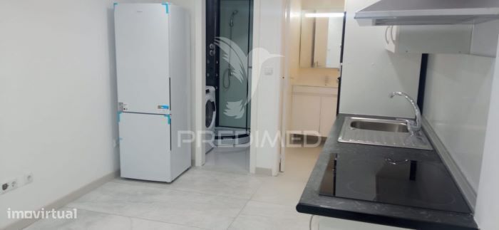 Loja transformada em T1 - Vale de Milhaços