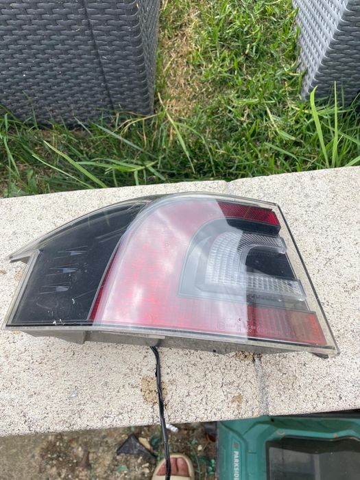 Farol Tesla Model S 85