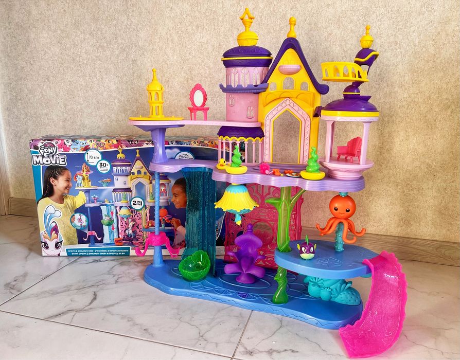 «Підводний замок / казковий палац»