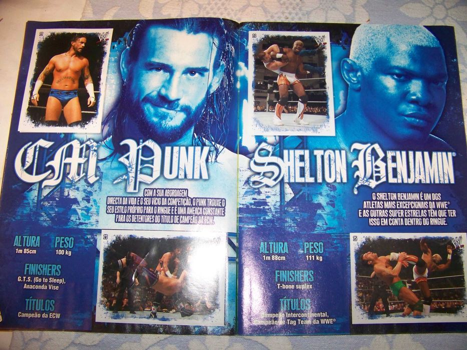 coleções de wrestling - caderneta Wrivals e jogo de cartas payback