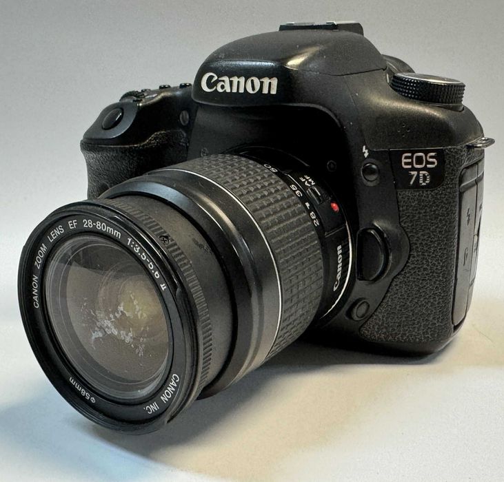 Canon EOS 7D/EFS 18-55mm (良品） Canon EOS 7D/EFS 18-55mm (良品） Amazon.com : Canon EOS-7D