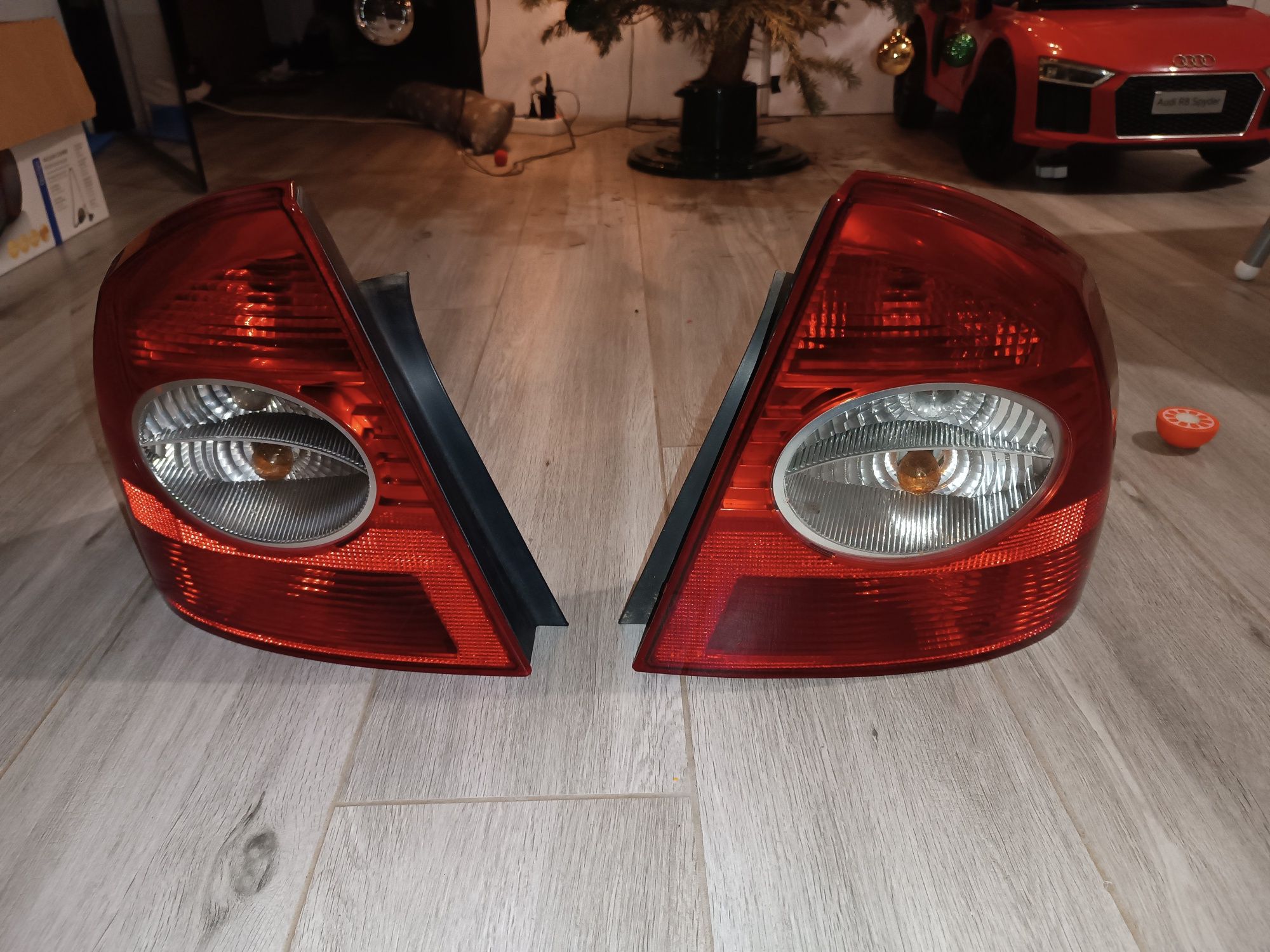 Lampa tylna lampy tył ford focus MK2 sedan lewa prawa Sokolniki • OLX.pl