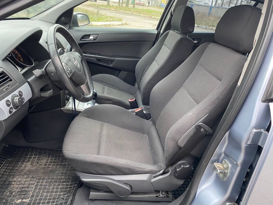 В Дуже Гарному Стані OPEL Astra H 1.6 Бензин На Автоматі! 140тис км