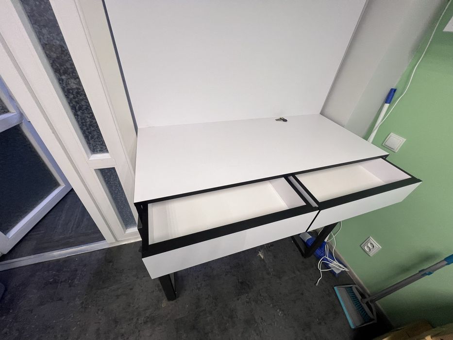 Стілаж металевий + макіяжний стіл