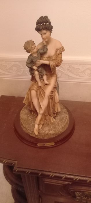 Estatuetas Marfinite