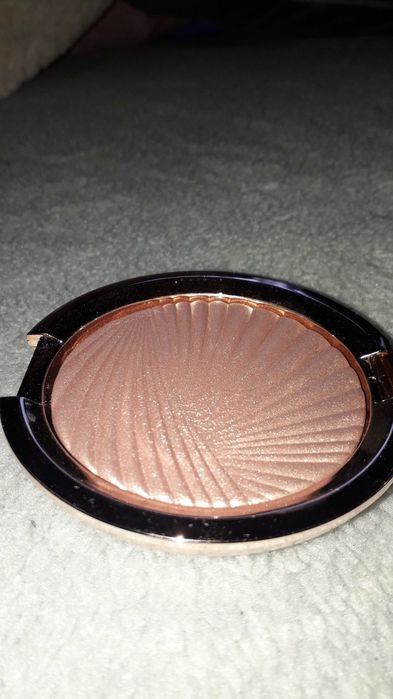 Estee Lauder rozświetlacz bronze goddess modern mercury