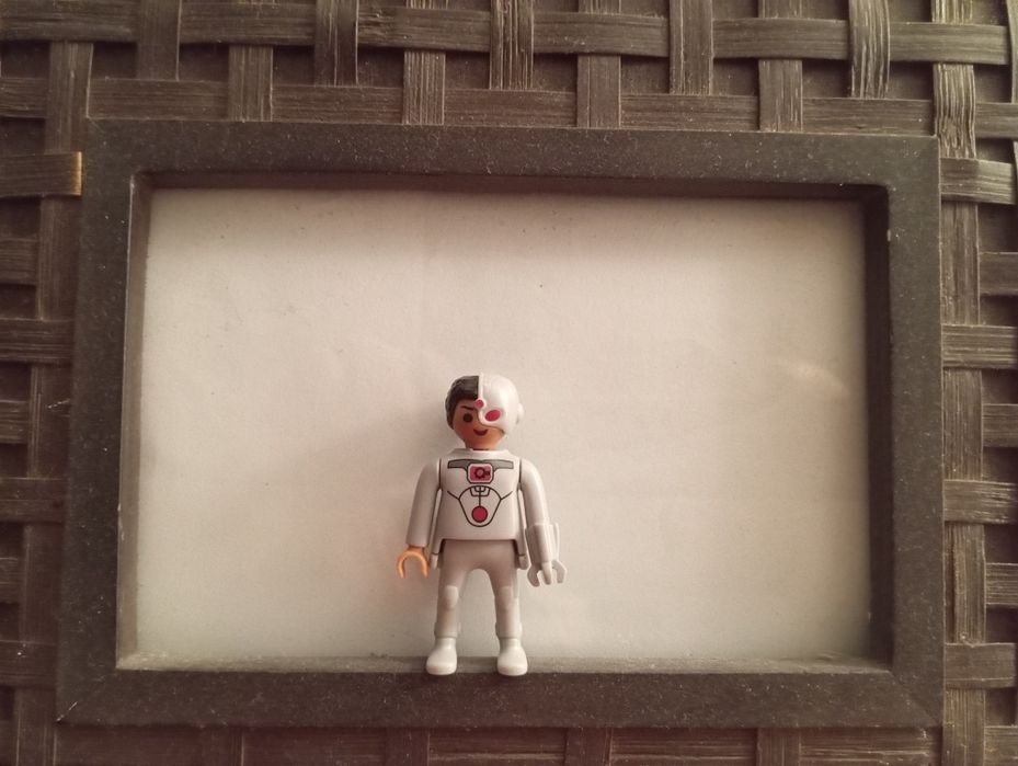 Playmobil DC Kinder ( troca ou venda )