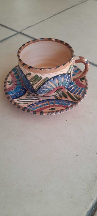 Xicaras com pires e bule