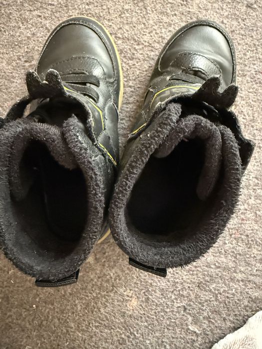 Круті черевики на хлопчика з бетменом h&m 27 розмір з підсвіткою