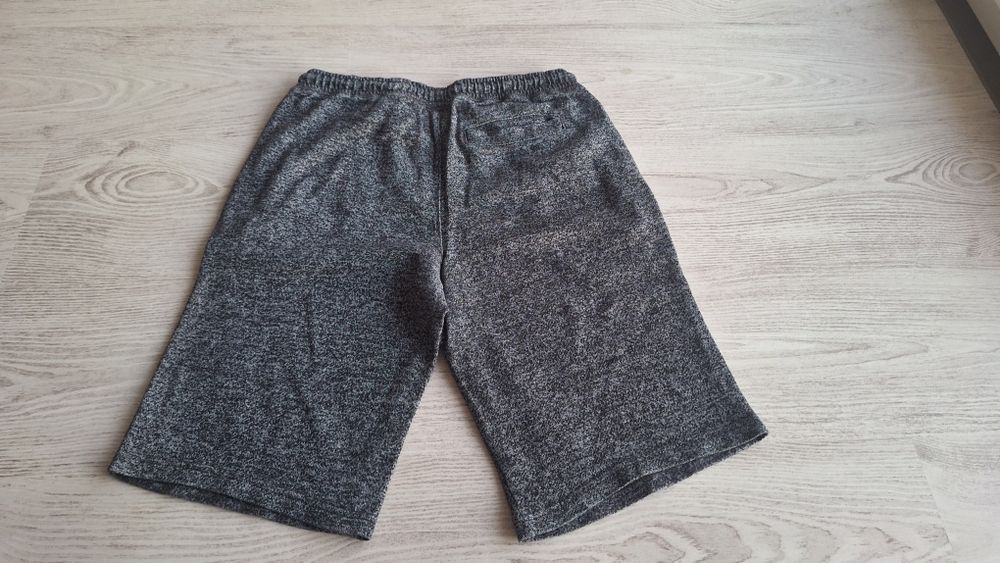 Calções desportivos cinzentos