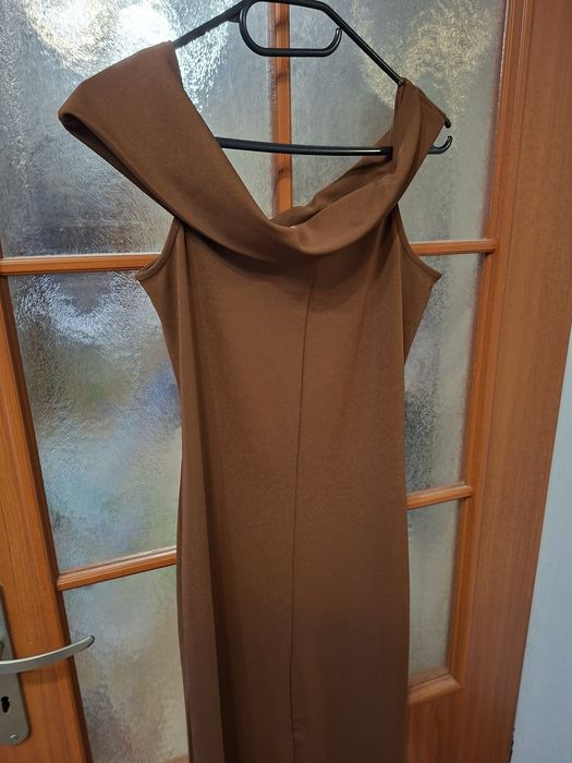 Brązowa czekoladowa sukienka Zara L 40 lejący sie dekolt