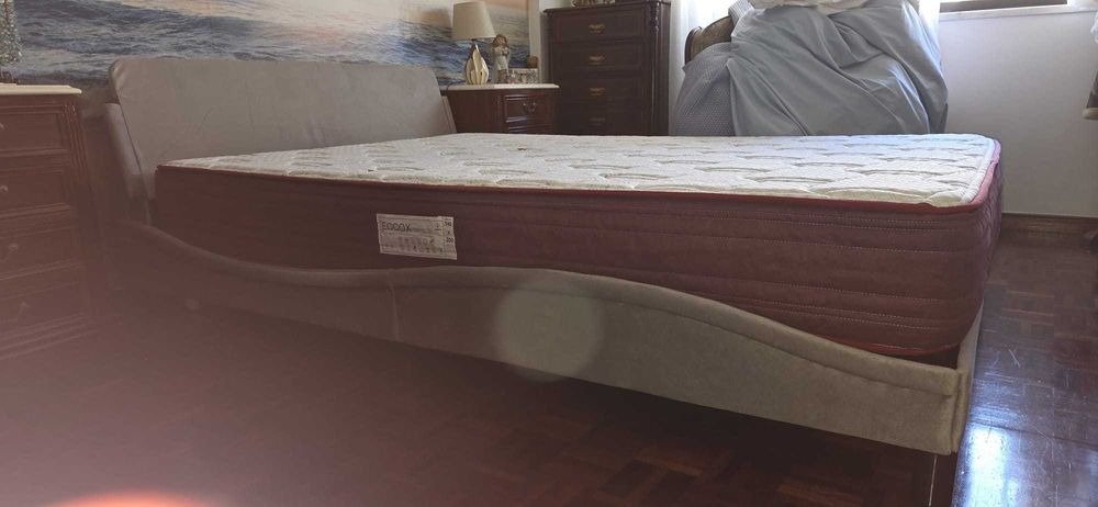 Cama Casal + Colchão 140x200 – Bom Estado – Conjunto Completo
