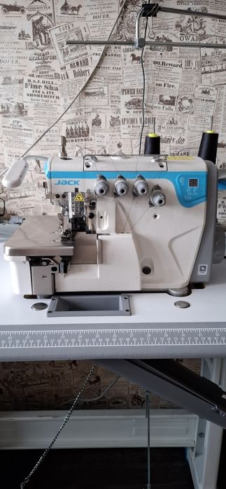 Продам промисловий оверлок  Jack E4S