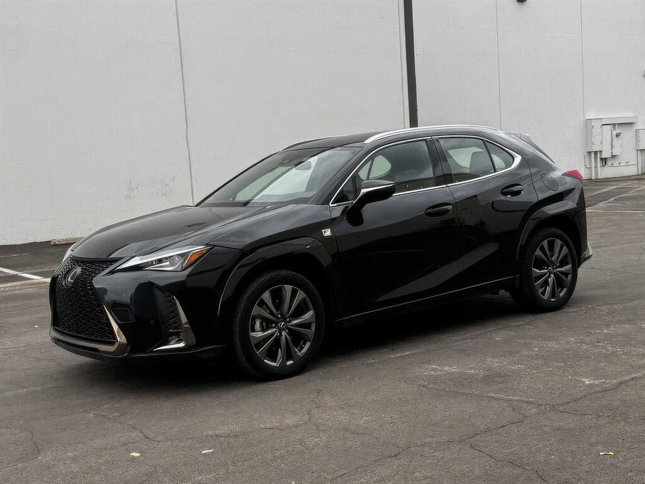 Lexus UX      2022