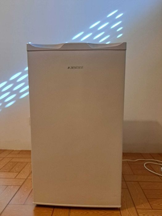 Arca Congeladora Vertical Jocel JVC63 63L – Excelente Estado