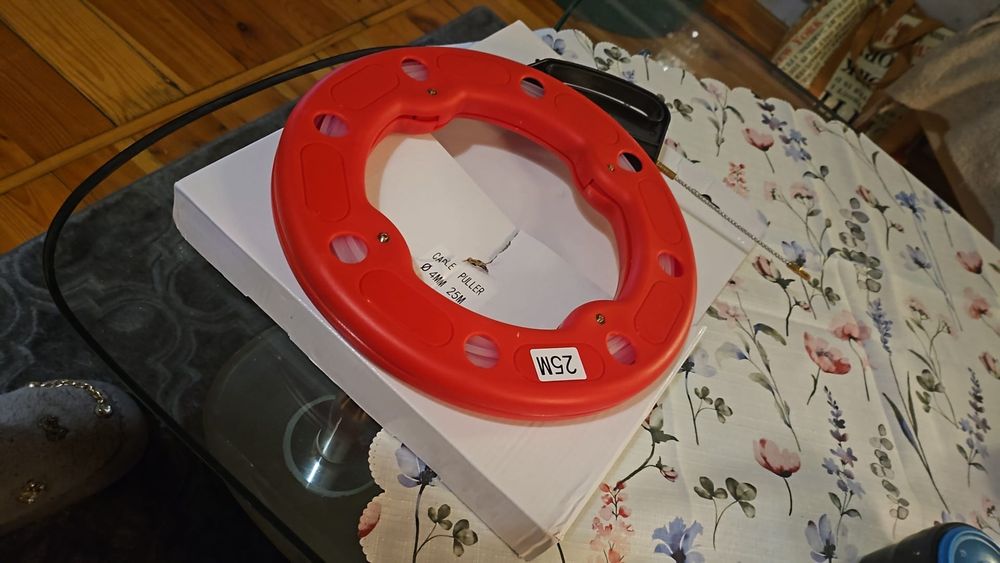 Przeciągacz do kabli