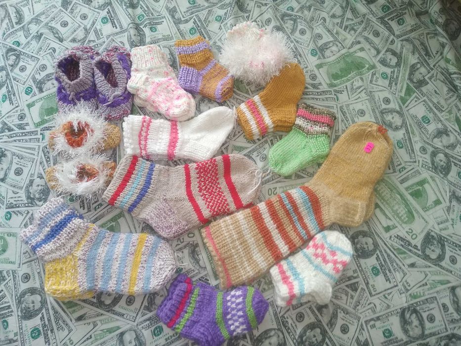 В'язані шкарпетки,носки, панчохи,тапки.