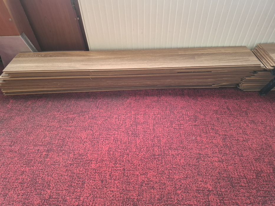 Chão flutuante cor carvalho, 62m2   3 meses  uso