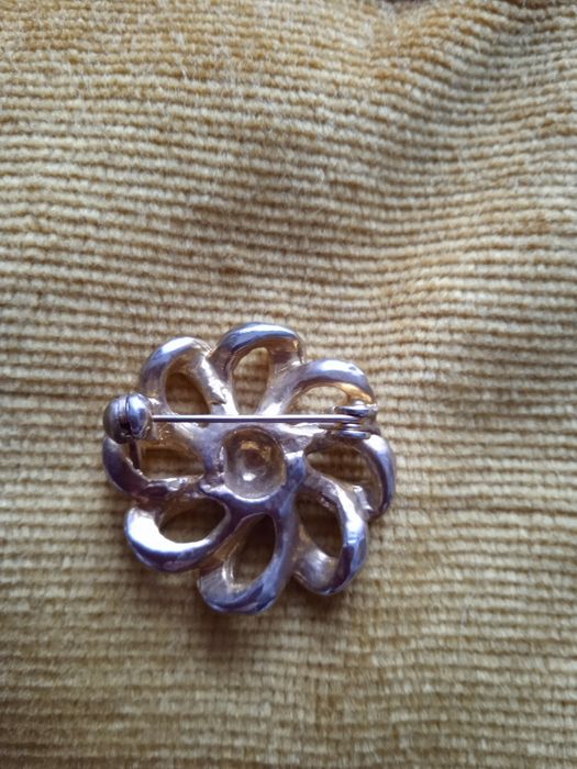 Продам брошь,Чехия,эмаль