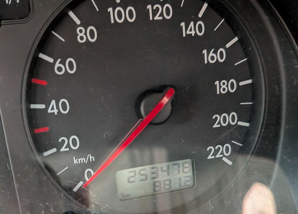 Volkswagen Golf IV 1.4 i Confortline 01