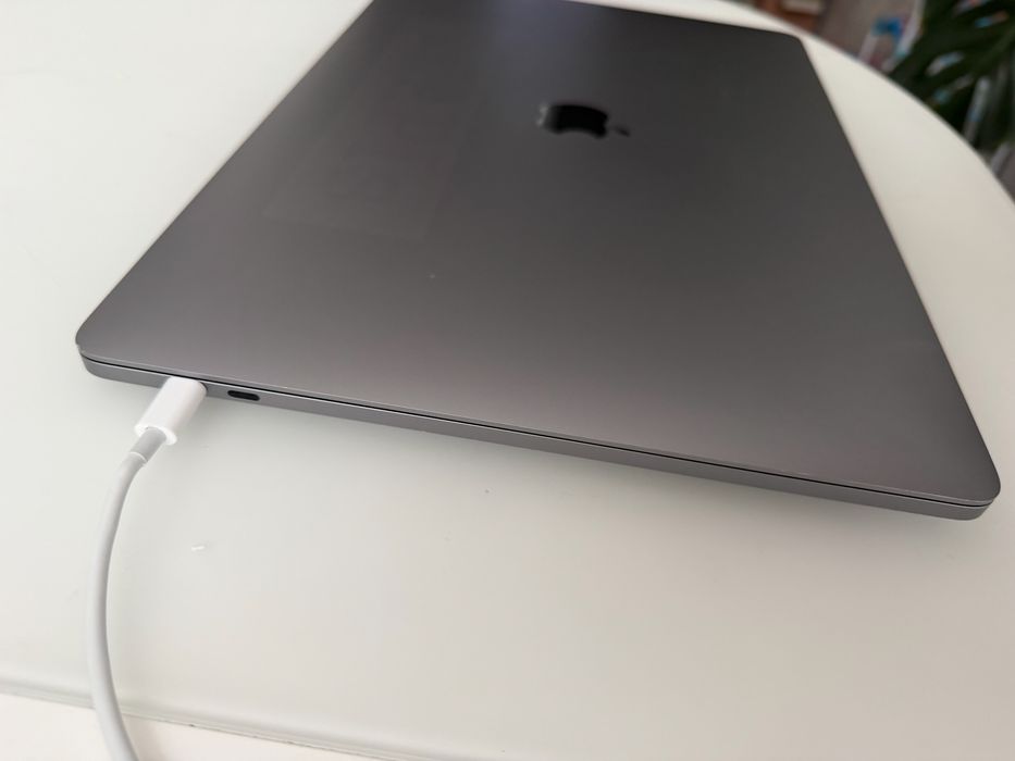 Macbook pro 15” 2017 i7 16gb 512ssd