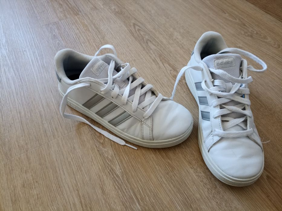 Ténis adidas 37 1/2 brancos