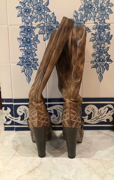 Botas em pele de cano alto (Pretas, castanhas e camel N.37)