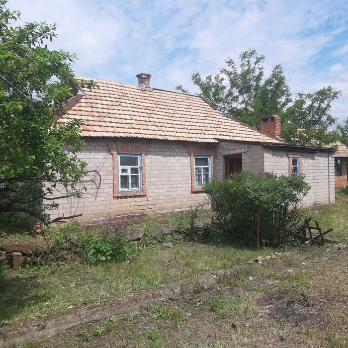 Продаеться Хата в селi Лозуватка. Торг.