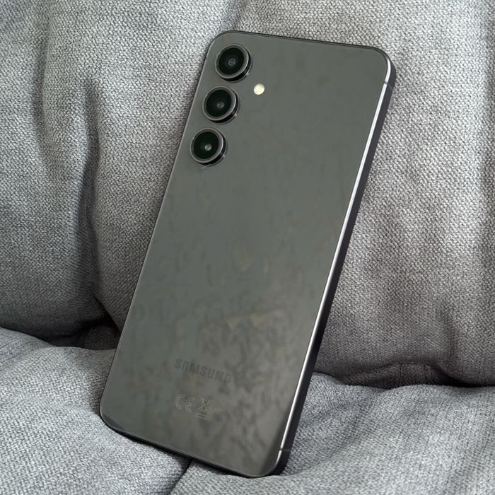 Samsung S24 FE как Новый