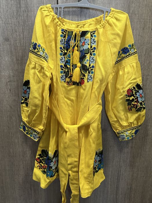 Практично нова вишита сукня-туніка