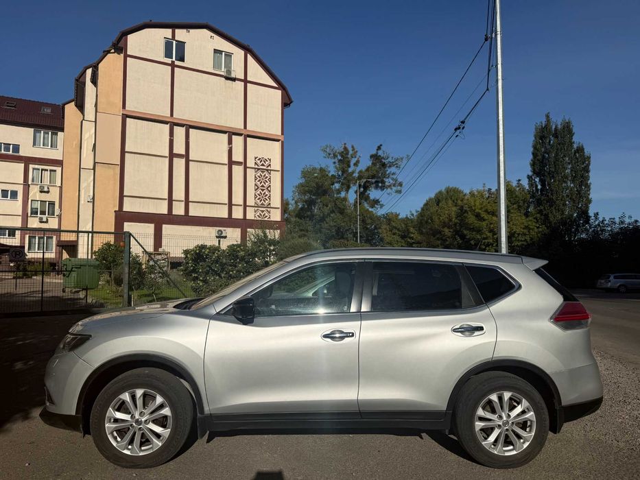 продаж авто Nissan X-Trail 2016