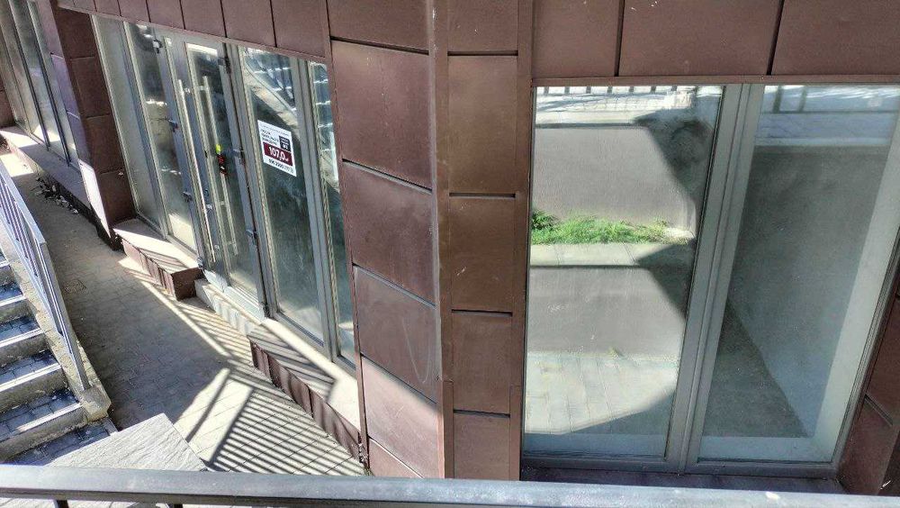 Дешева комерція в центральній частині Івано-Франкіська