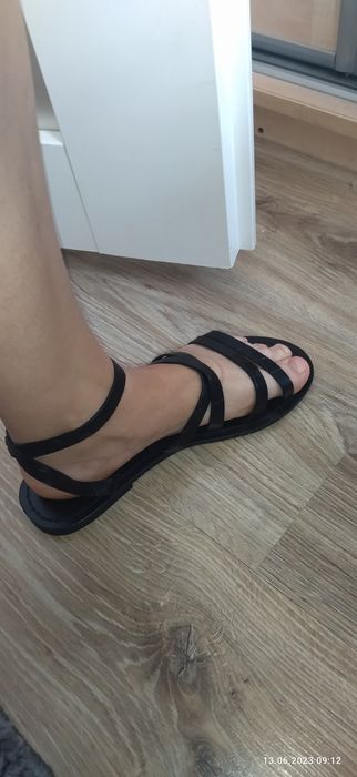 Śliczne czarne skórzane sandałki z Reserved roz 36 wkł 23,5 cm