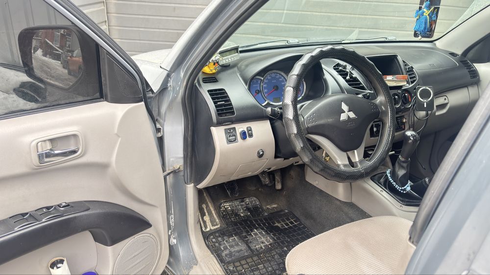 Mitsubishi L200 2010 рік