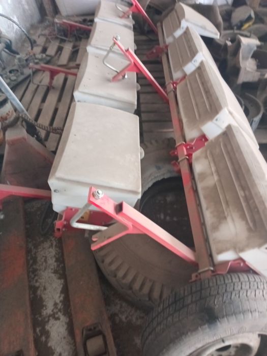 Продам ящики для мін добрив  cистему підживлення на культиватор.