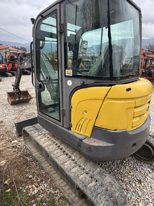 Mini giratoria volvo