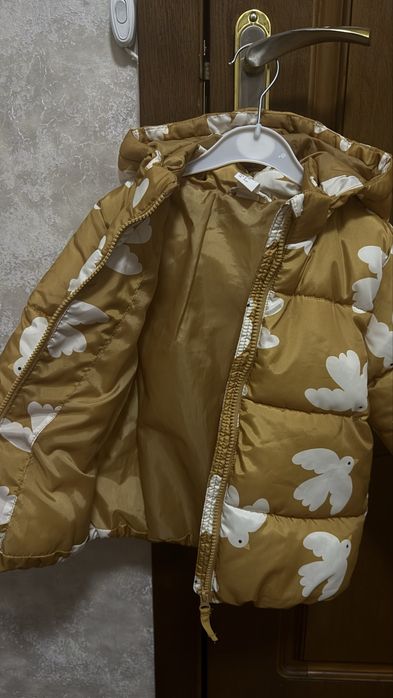 Демісезонна стьобана куртка від бренду H&M