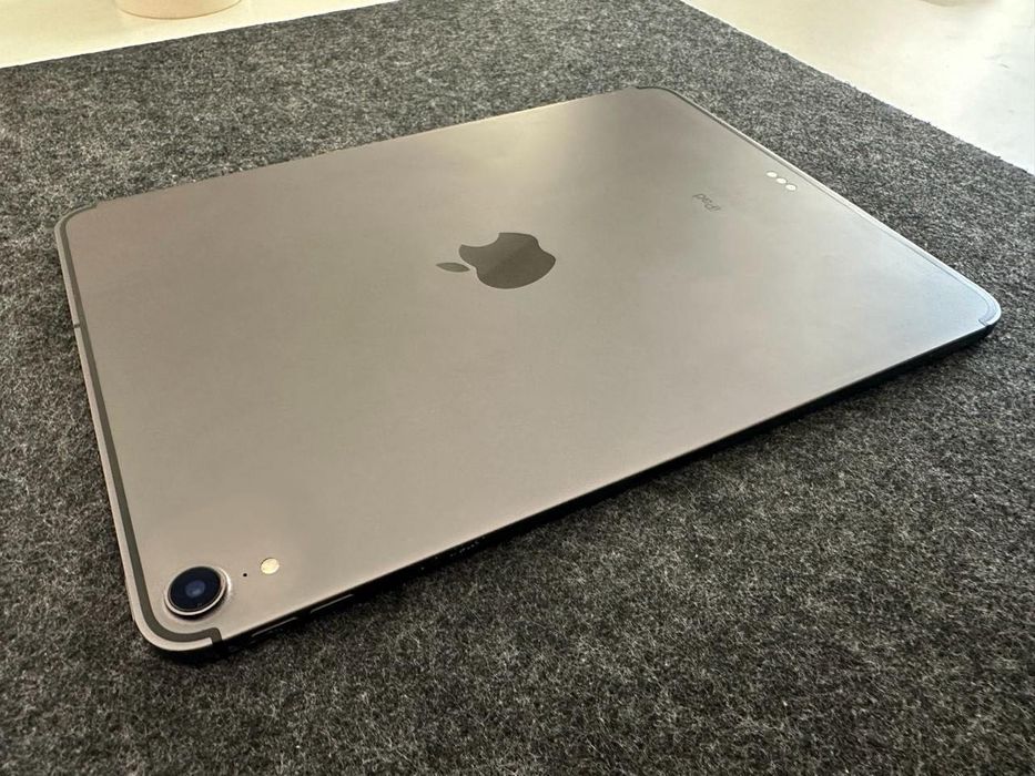 iPad Pro 11 inch 1TB + Magic Keyboard (Eng)