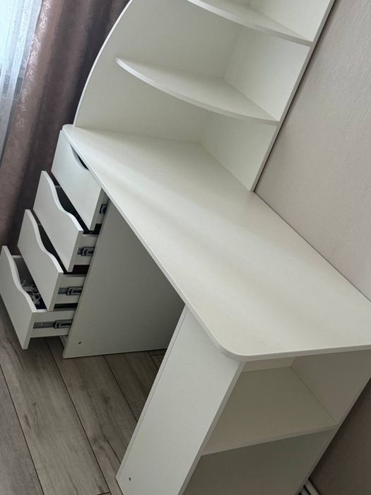 Стол б/у в идеальное состоянии Шостка с ящиками