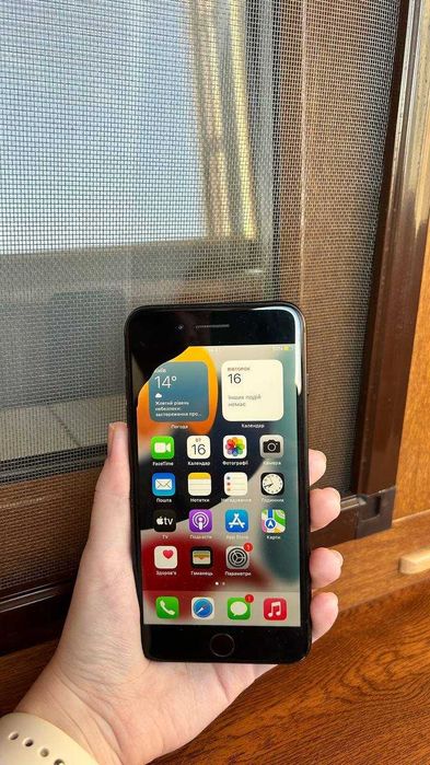 Iphone 7plus 32gb Black пляма на екрані