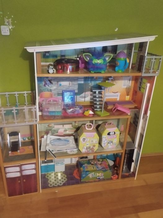 Sprzedam drewniany domek dla lalek