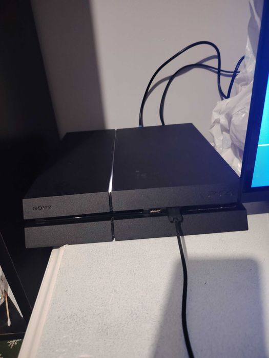 PlayStation 4 (500GB)