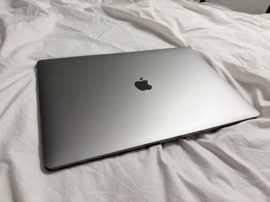 MacBook Pro 16-cali, 2019 z pudełkiem komplet