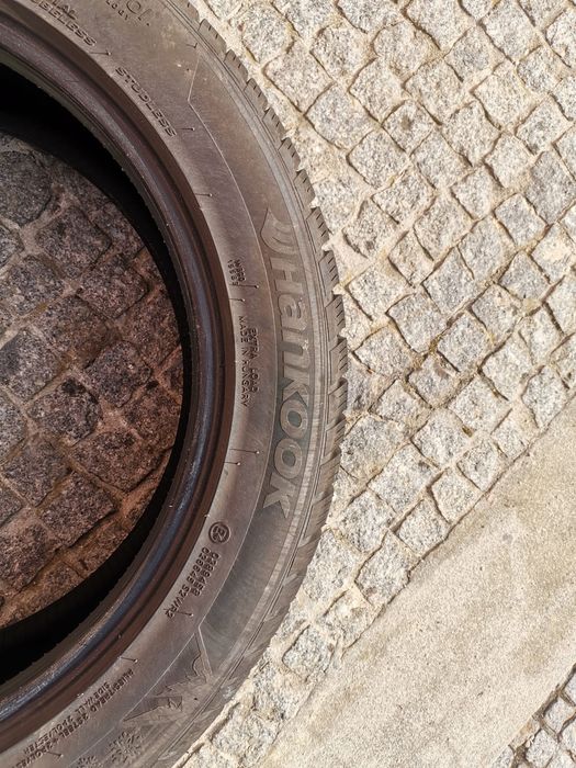 Pneu 215/55R18 99V