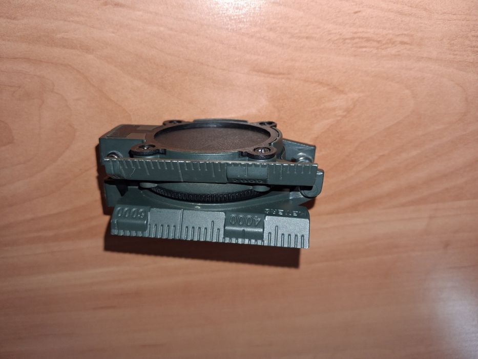 Kompas, sprzęt turystyczny, kłódeczki do walizki