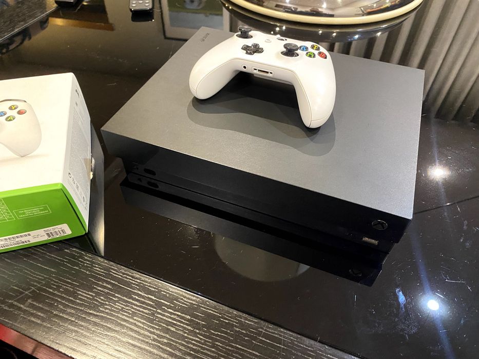 Xbox One X - 1TB