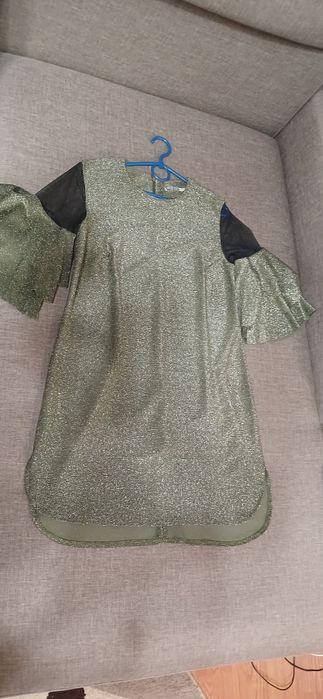 Святкова сукня в золотому кольорі