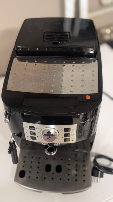 Зернова кавомашина DELONGHI