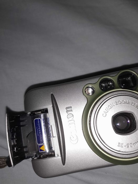 Máquina fotográfica a rolo nova